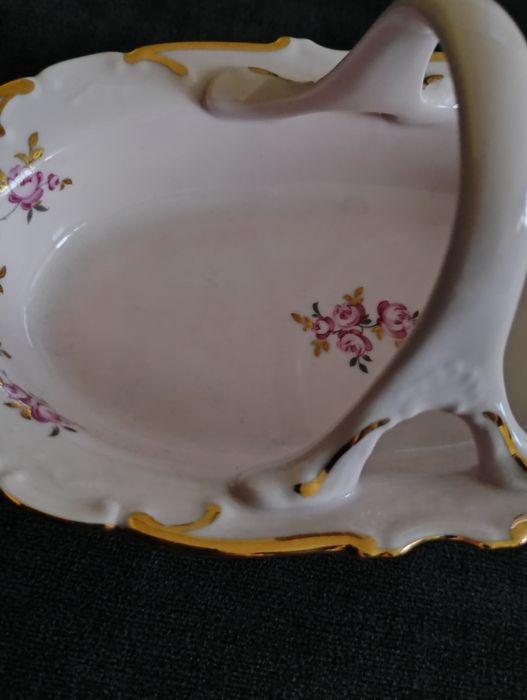 Koszyczek z różowej porcelany