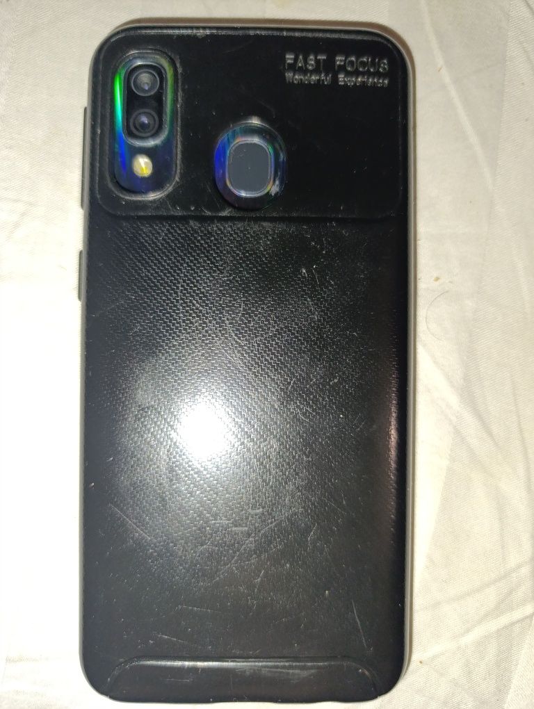 Продам Samsung A40