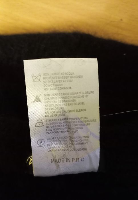 Берет ангора чорного кольору