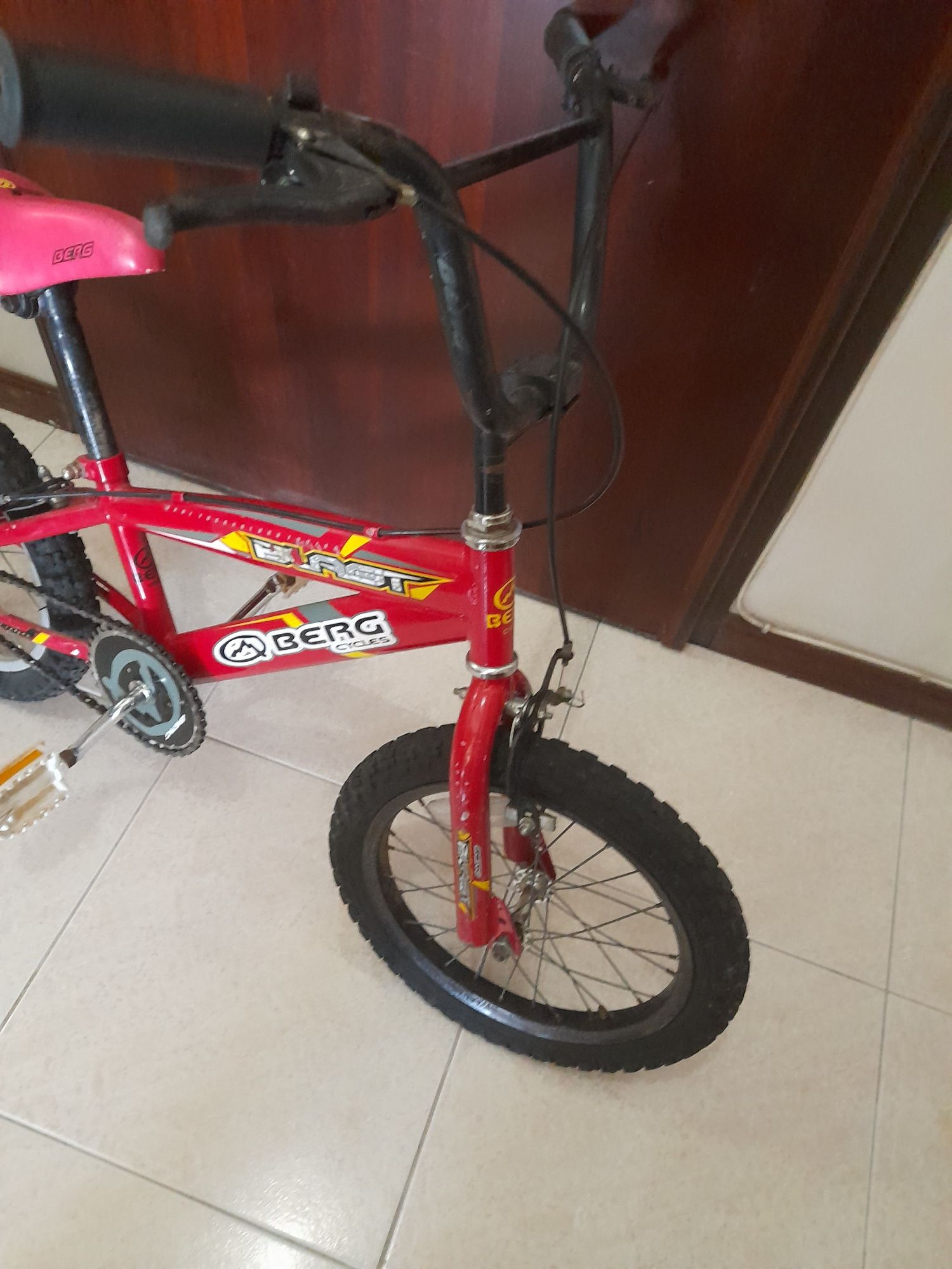 Vendo capacete  e bicicleta Berg