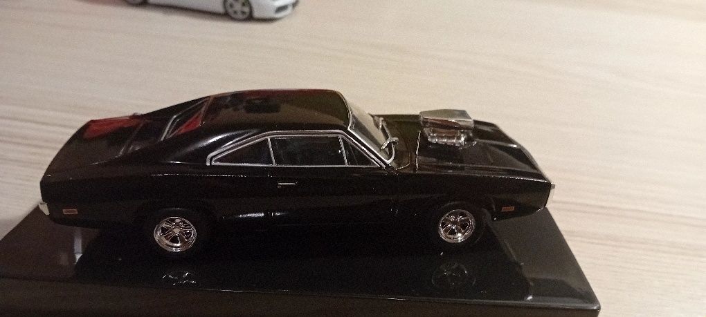 Model Dodge Charger R/T skala 1:43