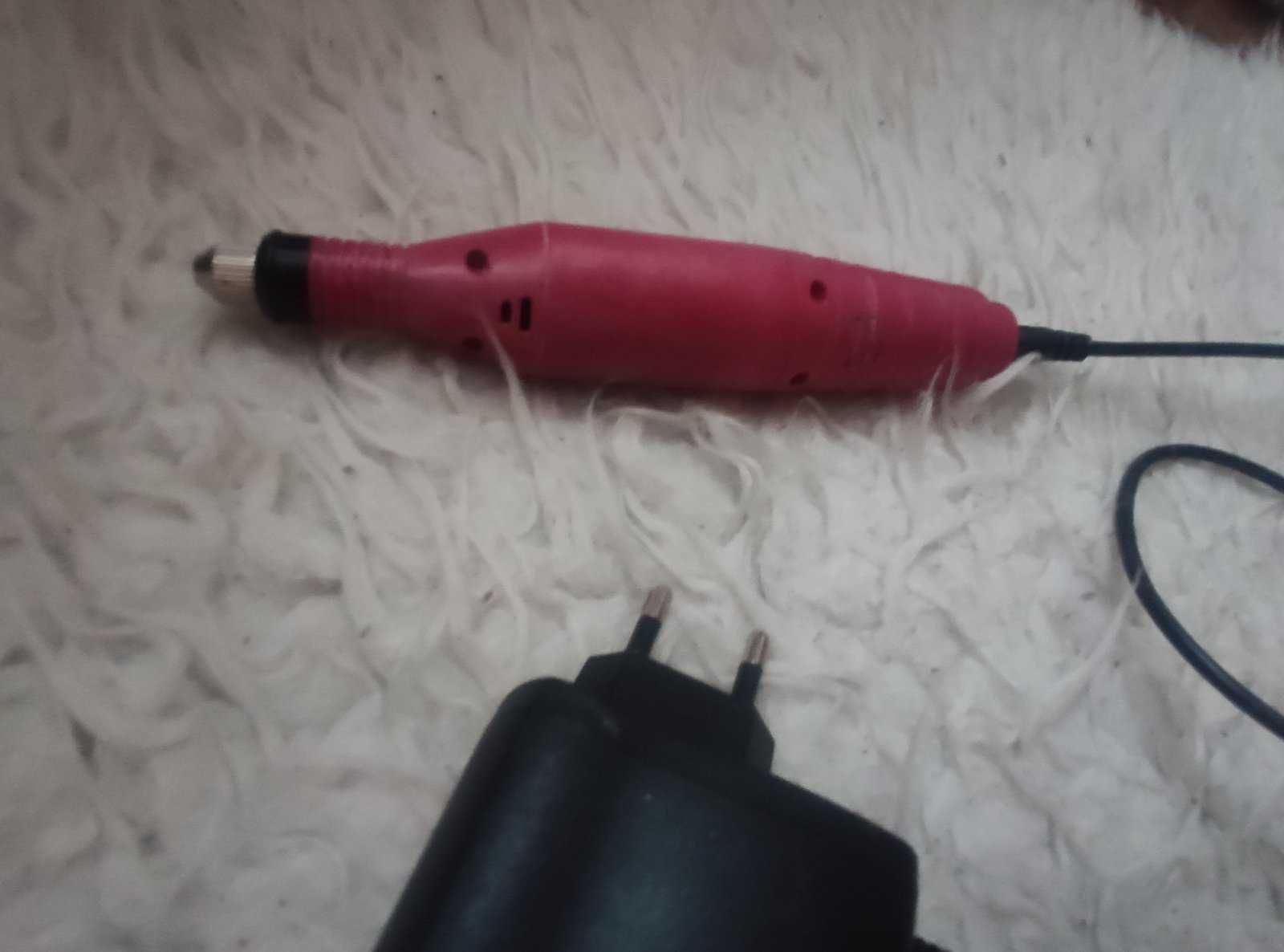 Różowa elektryczna frezarka,szlifierka do paznokci + zasilacz sieciowy