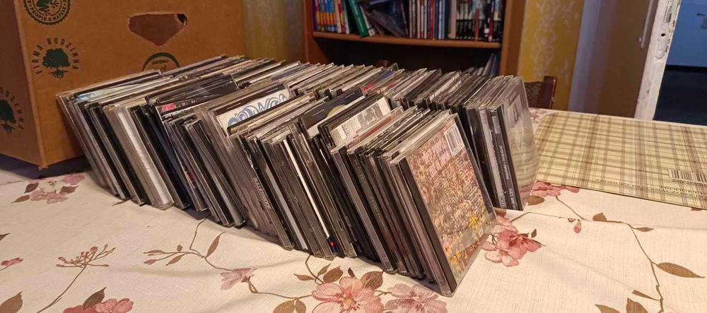 Sprzedam kolekcję płyt CD.