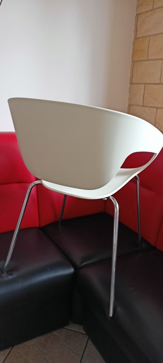 Krzesła do salonu biura baru