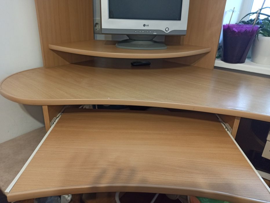 Стіл комп'ютерний кутовий