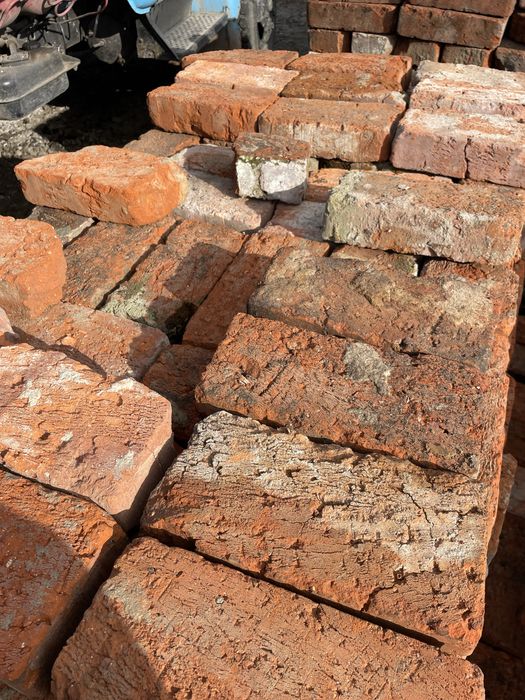 Цегла бувша у використанні вся ціла , можлива доставка