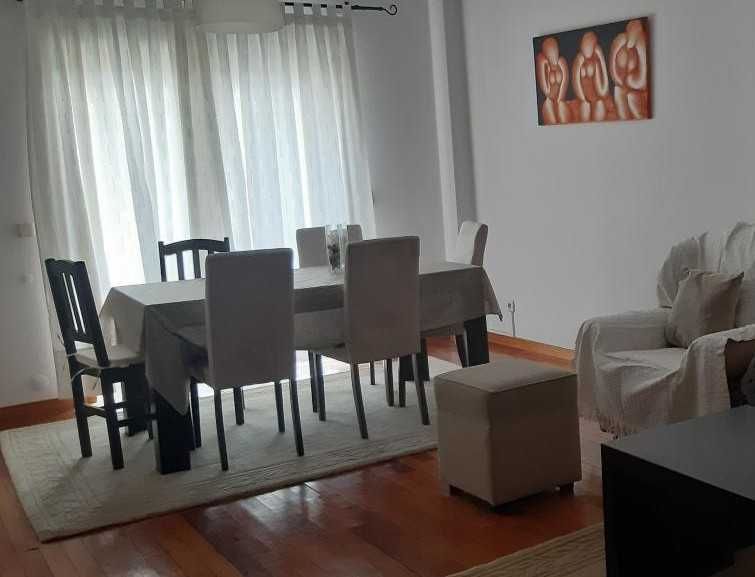 Alugo quarto em Braga a menina estudante