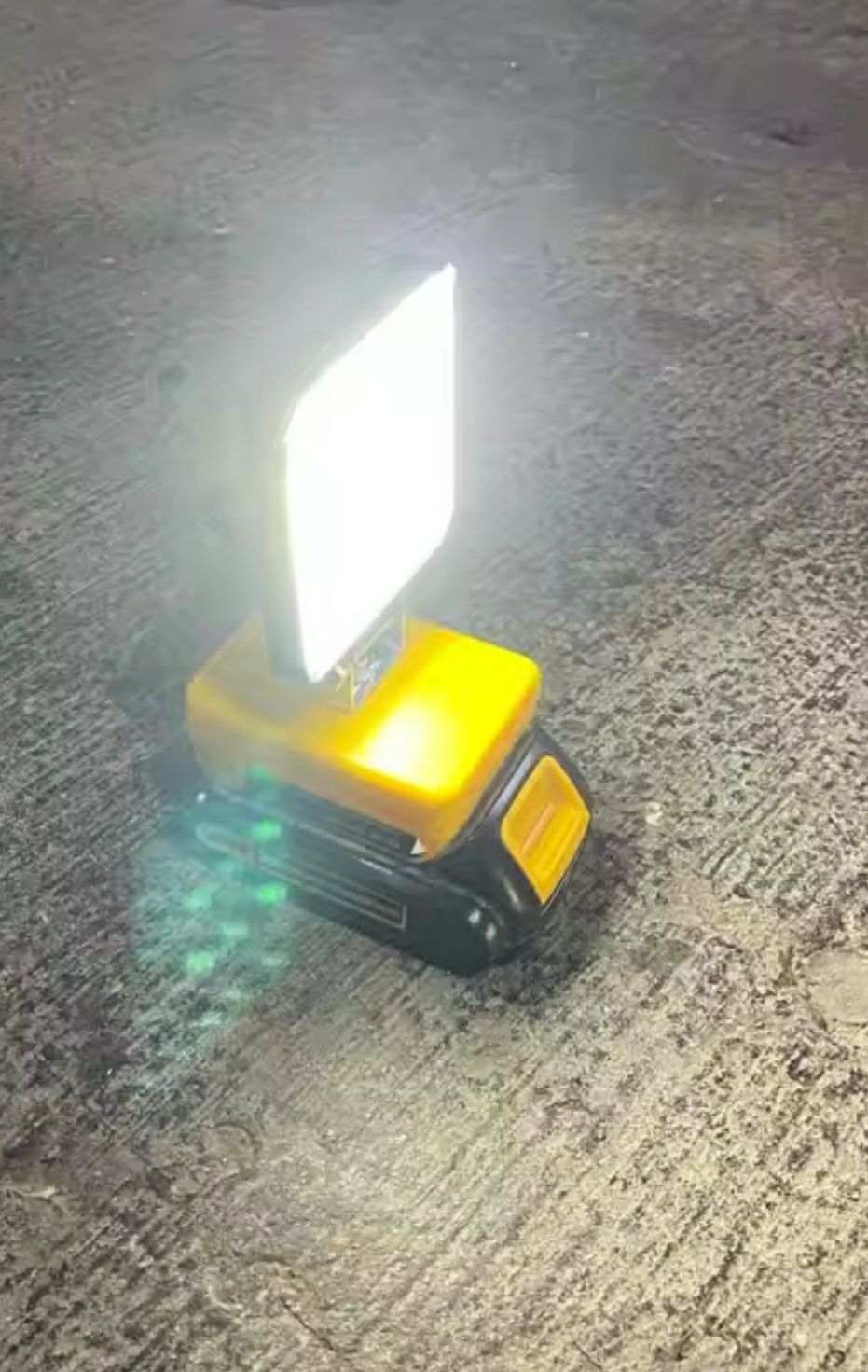 Lampa LED do baterii Dewalt