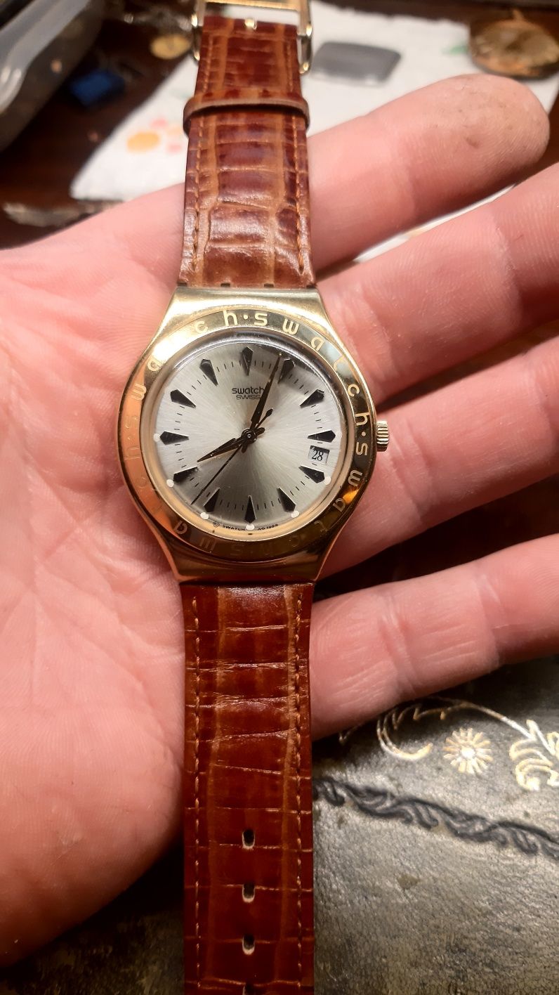 Наручные часв Swatch позолота