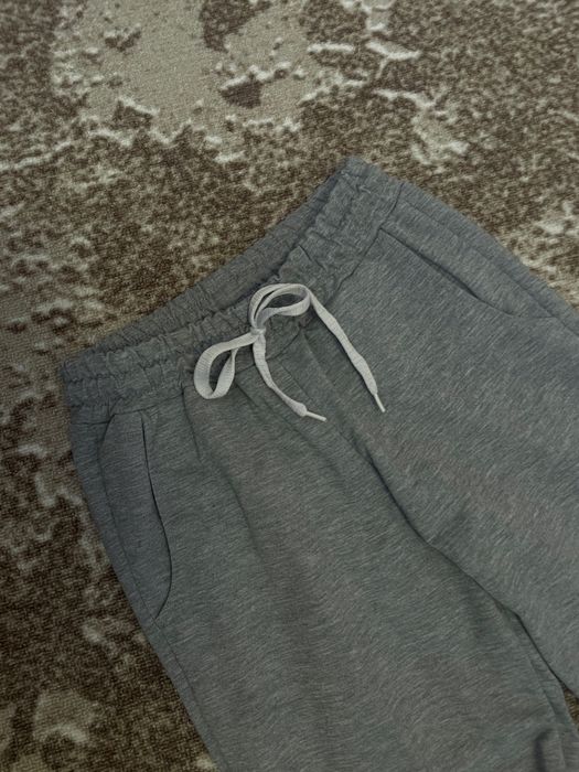 Жіночі сірі спортивні штани
