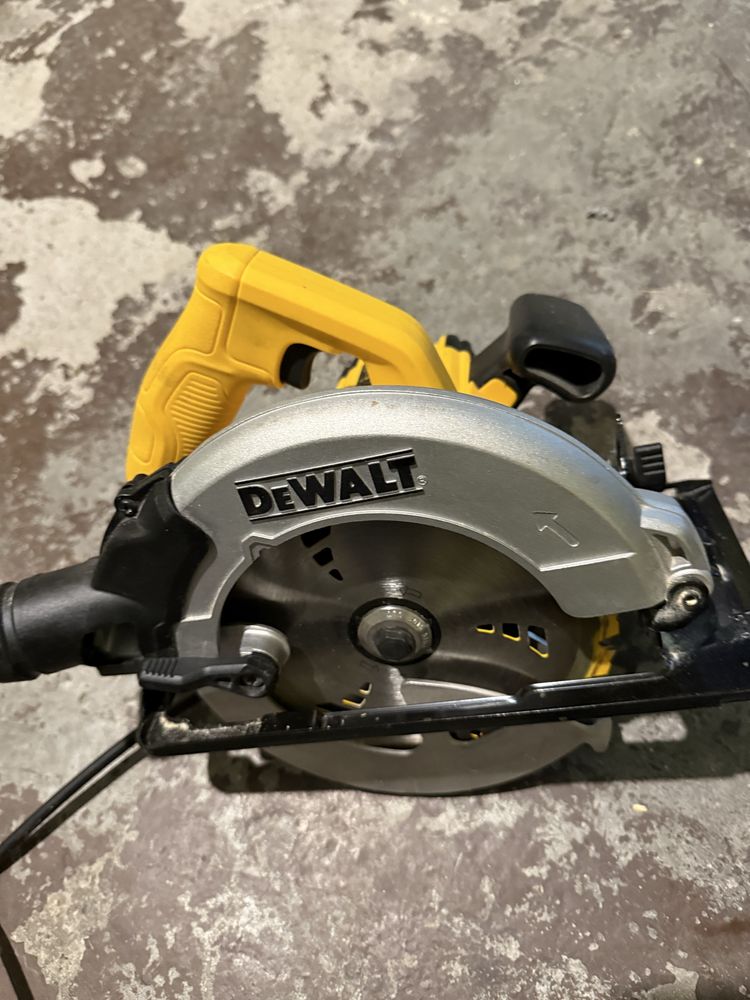 Piła tarczowa Dewalt DWE560