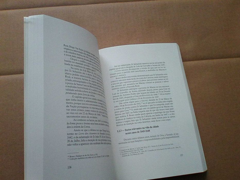 História de Macau – Volume II (tomo I) e III (tomo I)