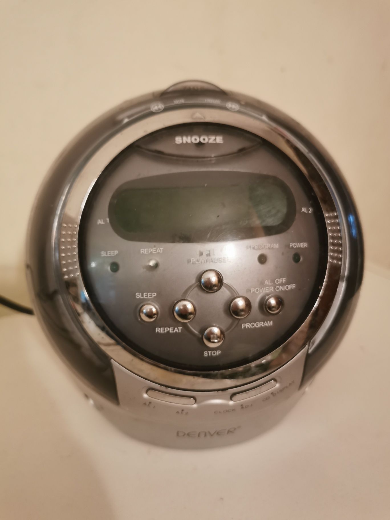 Radio budzik z wyświetlaczem, odtwarzacz CD Denver