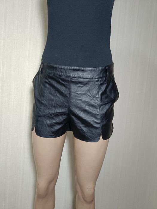 Шорти L однотонні чорні кежуали поліестер, штучна шкіра 
розмір L
довж