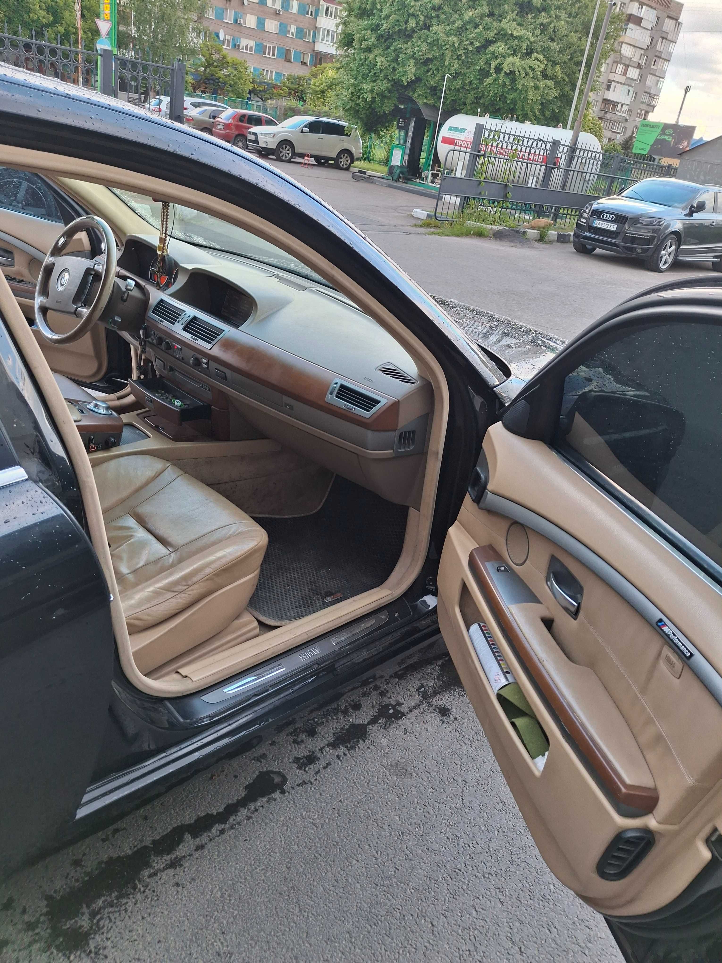 Автомобіль бмв е 65