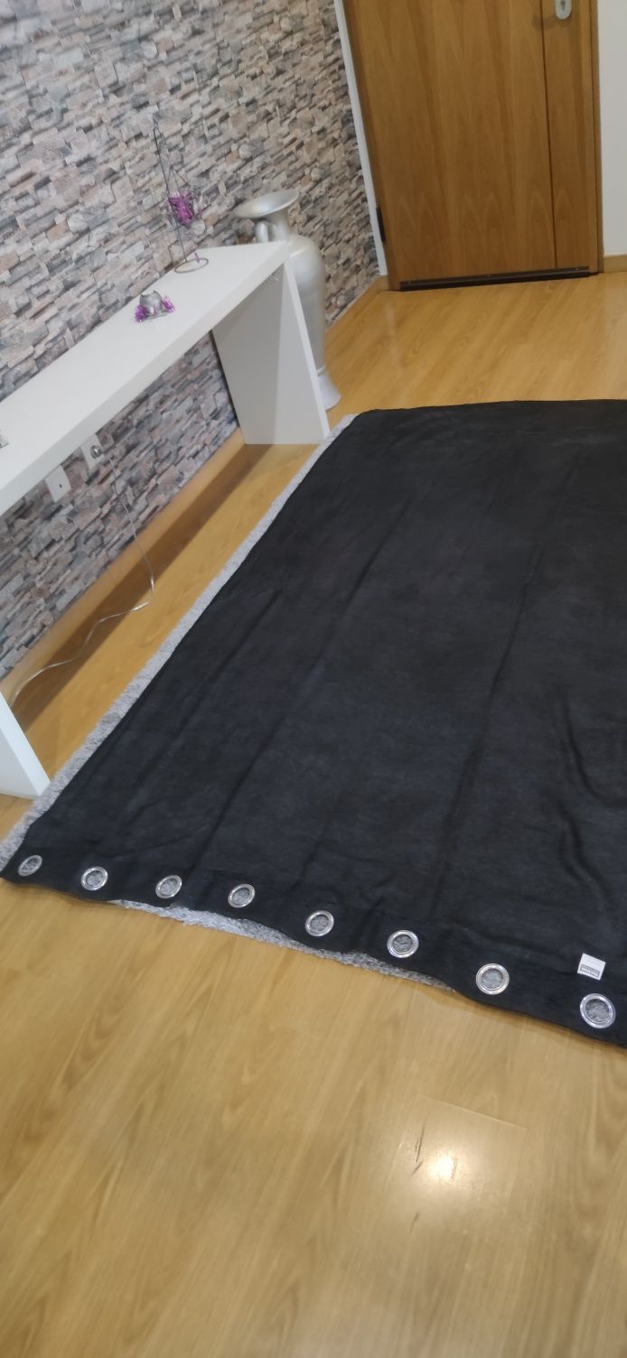 Conjunto de cortinados cinza,e conjunto de cortinados preto e prata