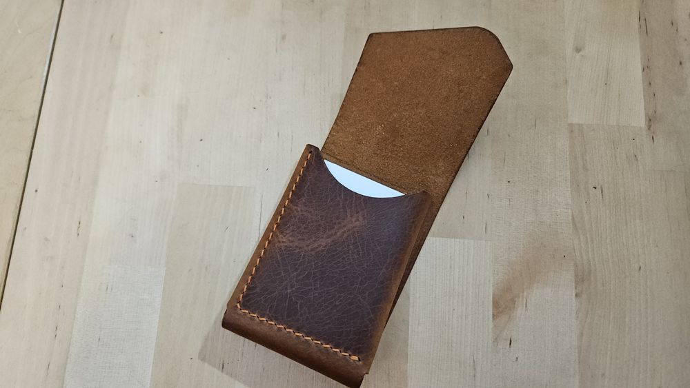 Borubar Skóroszyj - minimalistyczny portfel z fantastycznej skóry