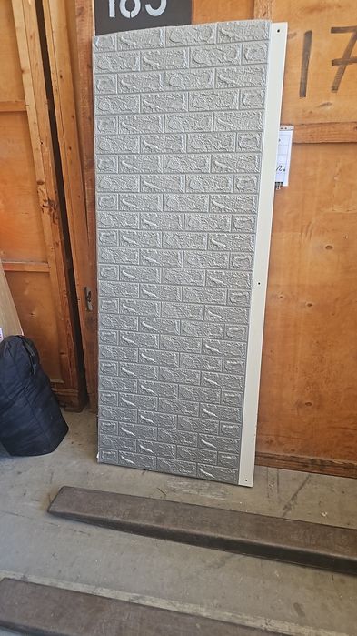 Manequim e prateleiras loja