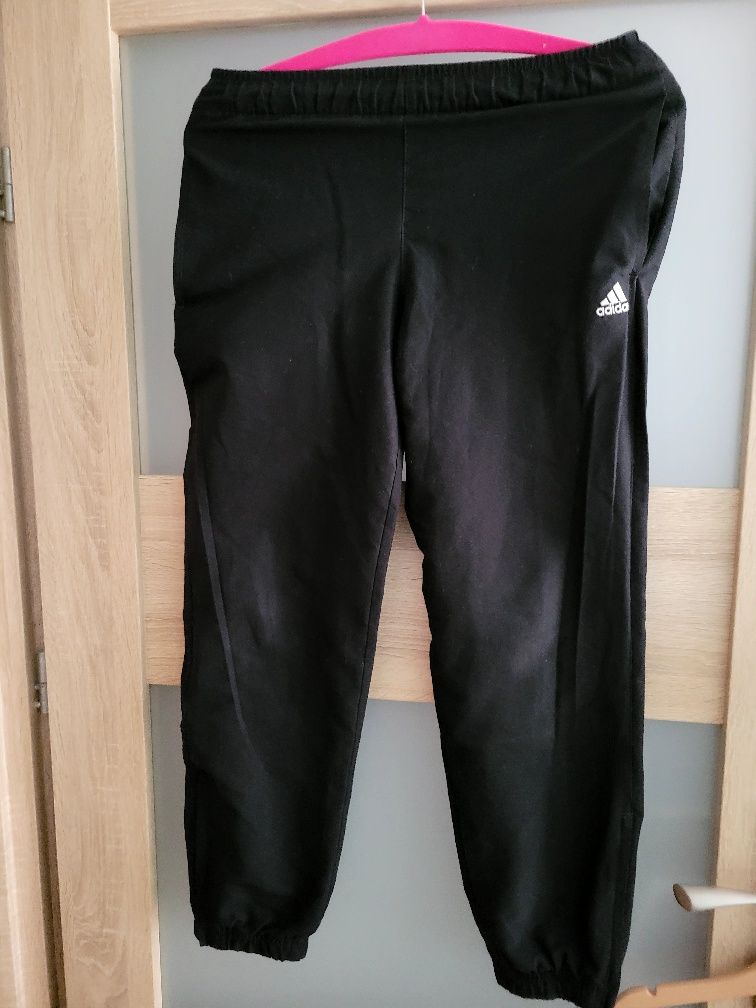 Spodnie dresowe Adidas czarne roz.152