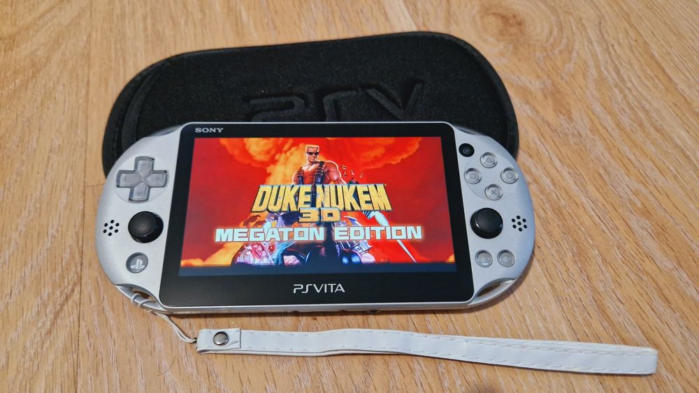 Серебристая Ps Vita Slim 64гиг с играми 60шт