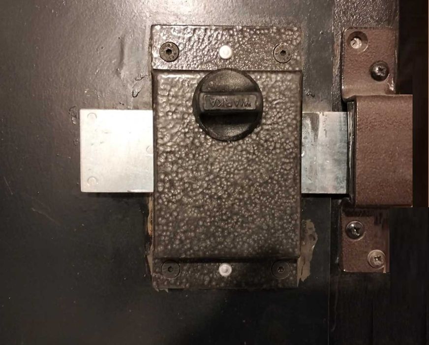 Drzwi stalowe, dwa zamki