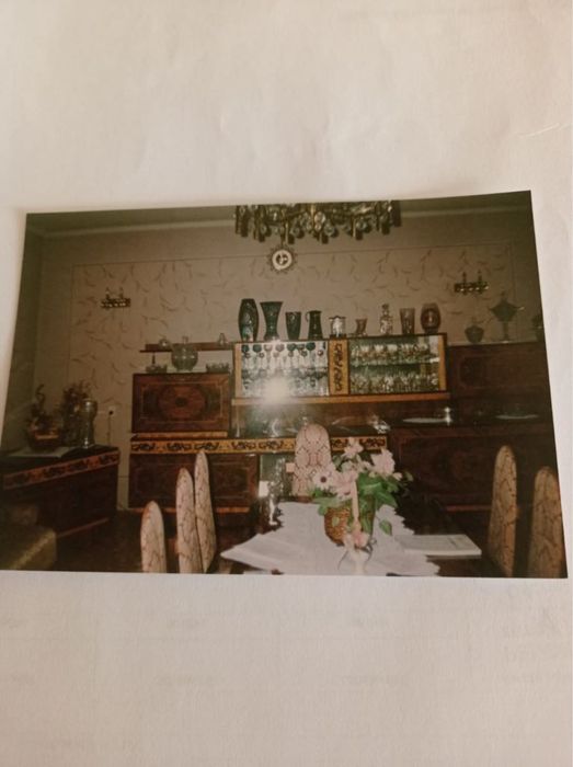 Komplet mebli vintage: meblościanka, stół, krzesła, komoda kalwaria