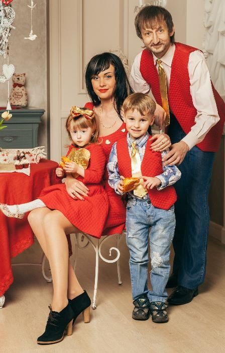 Продам костюмы на фотосессию для семьи