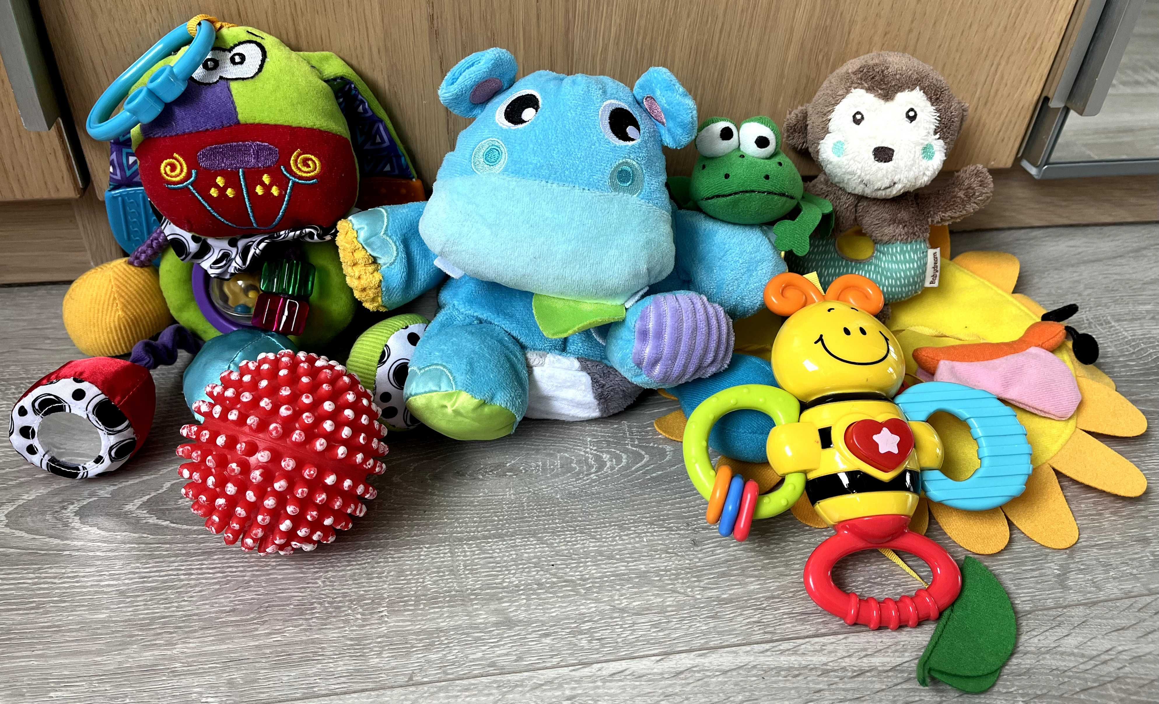 Zestaw zabawek sensorycznych Hipopotam FisherPrice,Pszczoła,Małpka etc