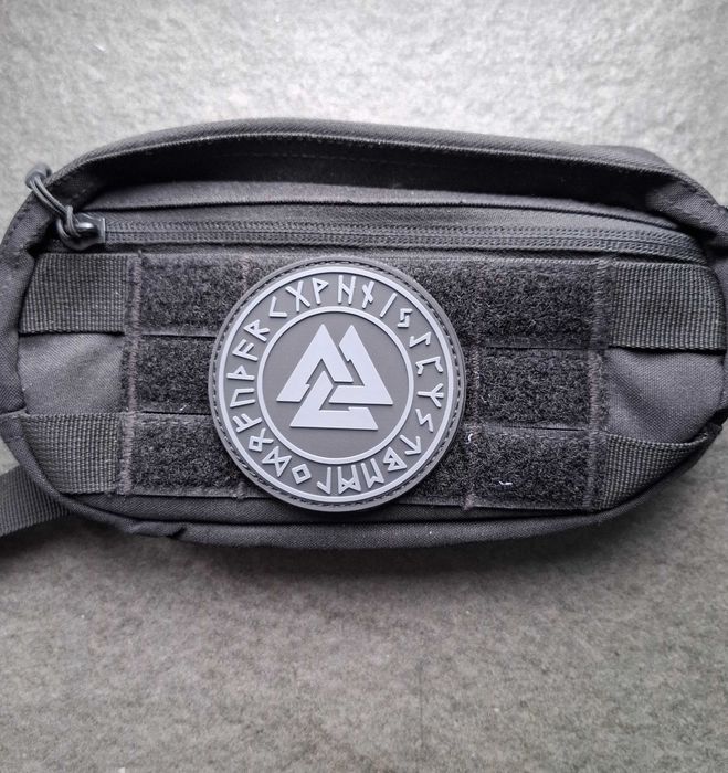 PVC naszywka Valknut z nordyckimi runami