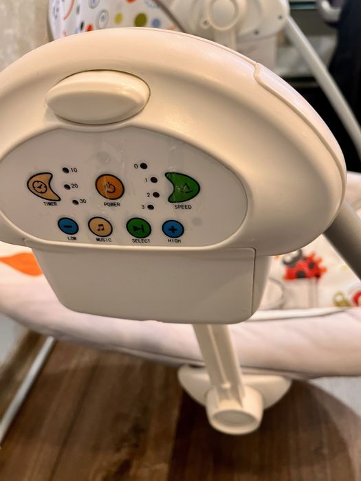 Заколисуючий центр FreeON RELAX White-Grey, качалка, качелька