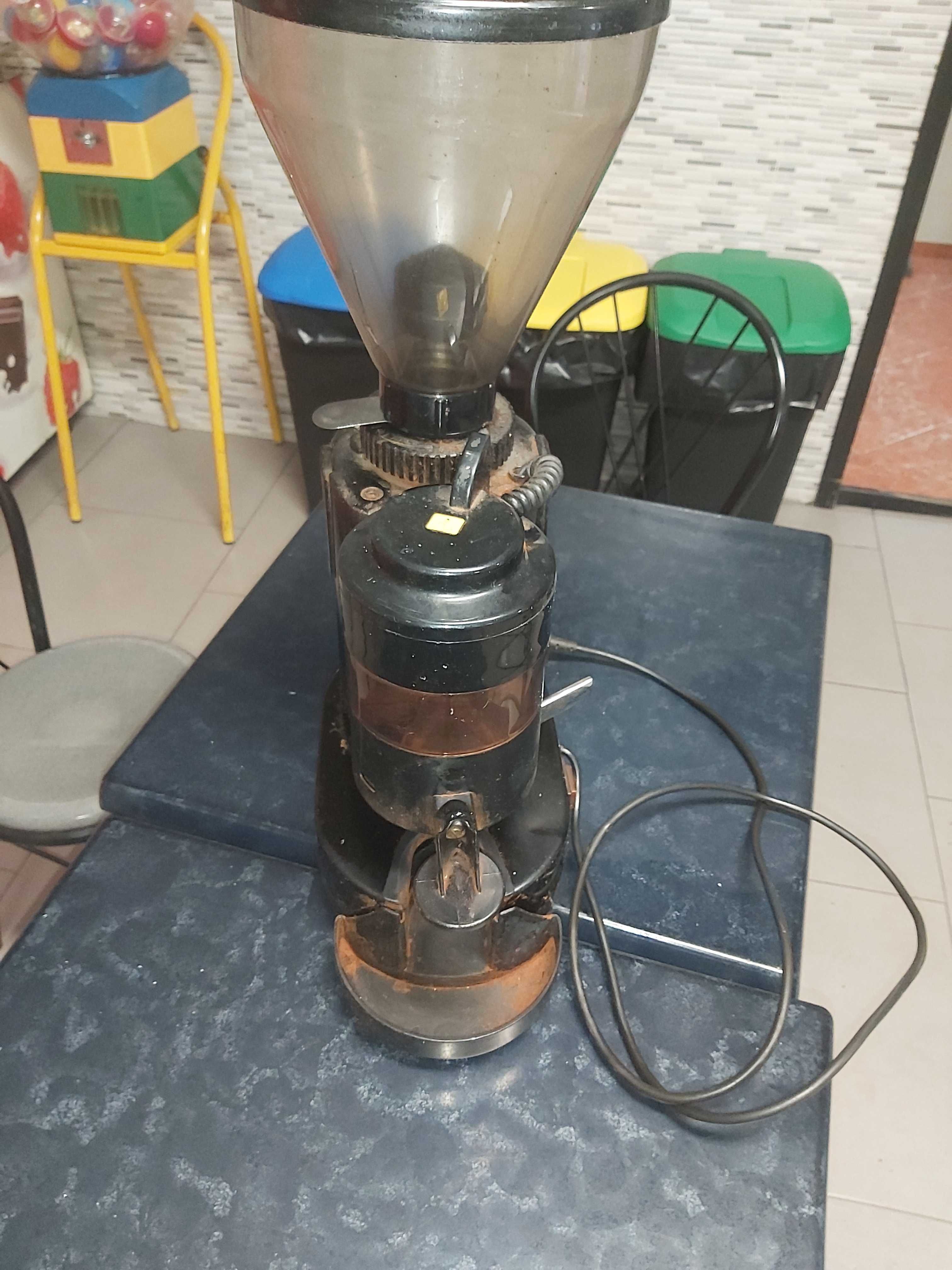 Maquina de café industrial futurmat + moinho +  Maquina de lavar loiça