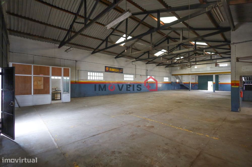 **Pavilhão c/ Escritórios - Leiria**