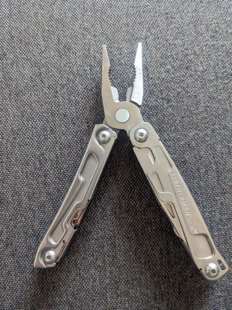 Мультитул Leatherman Rev