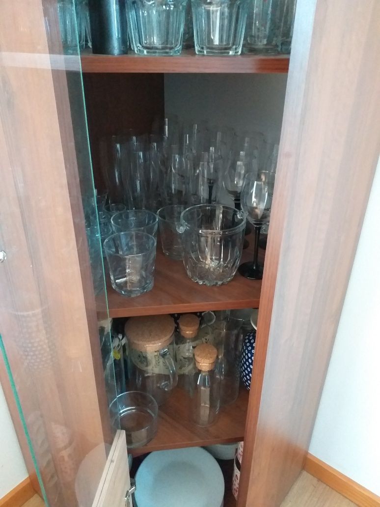 Witryna narożna z kolekcji AGATA.