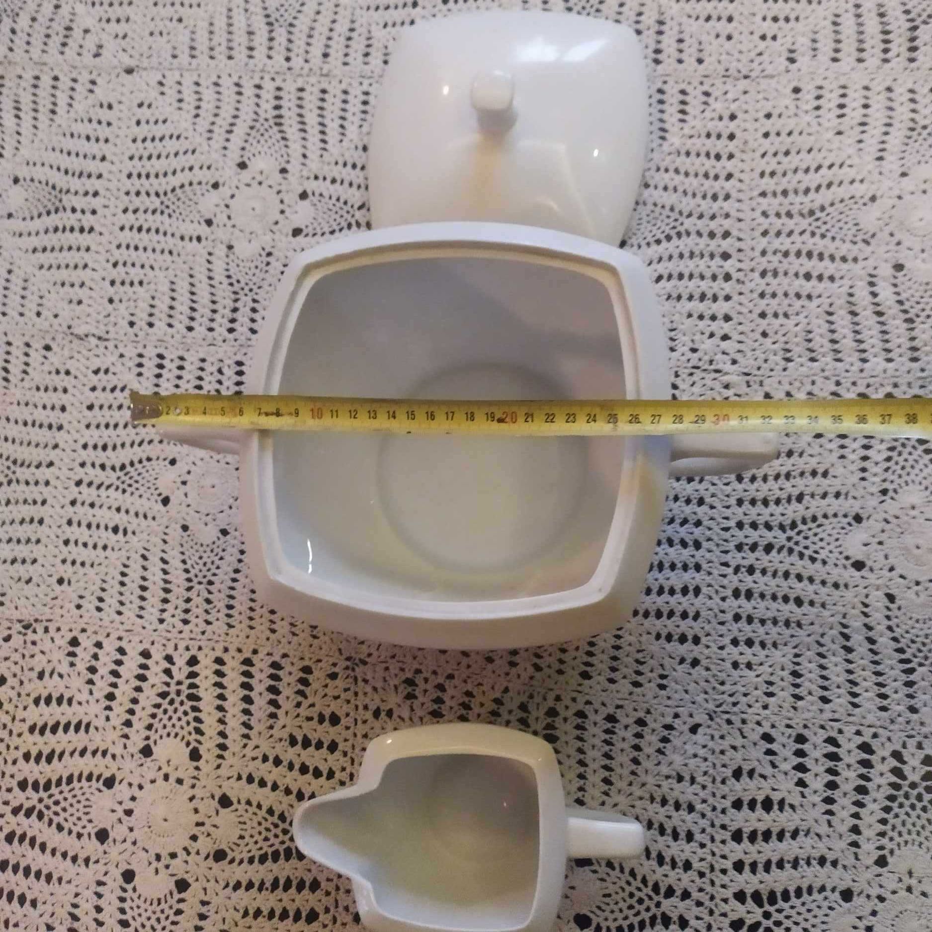 Porcelanowa waza i sosjerka Karolina