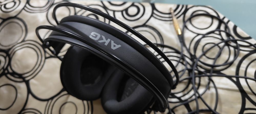 Auscultadores AKG K-400