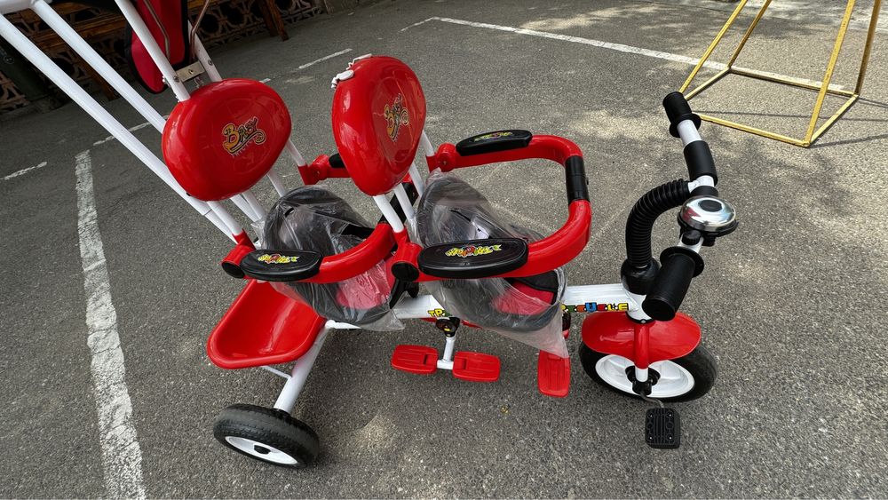 Велосипед для блізняшок