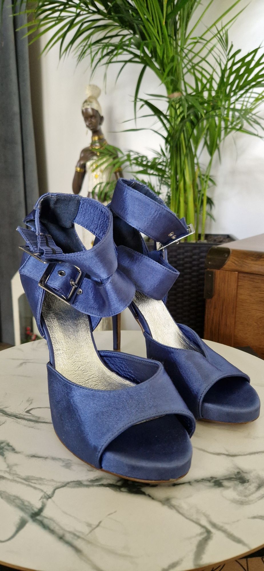 Niebieskie buty damskie na obcasie rozmiar 40 Bianco