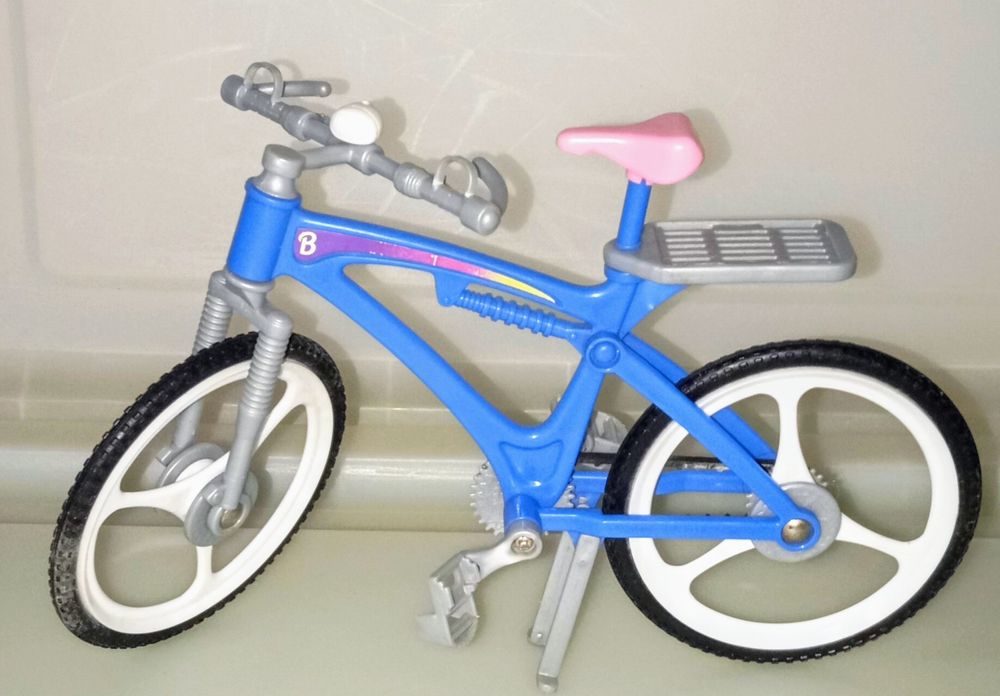Barbie bicicleta azul anos 90.