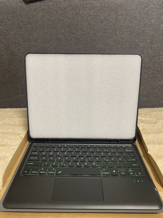 Чохол клавіатура для планшета 13дюймів