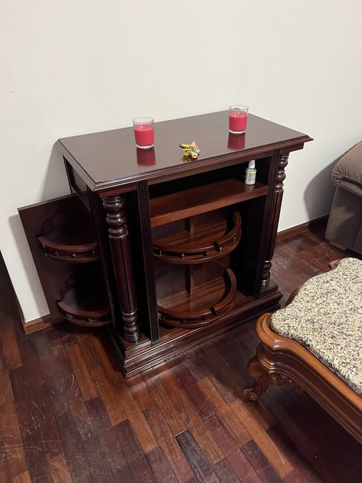 Móvel Bar Clássico em Madeira Maciça - Impecável!