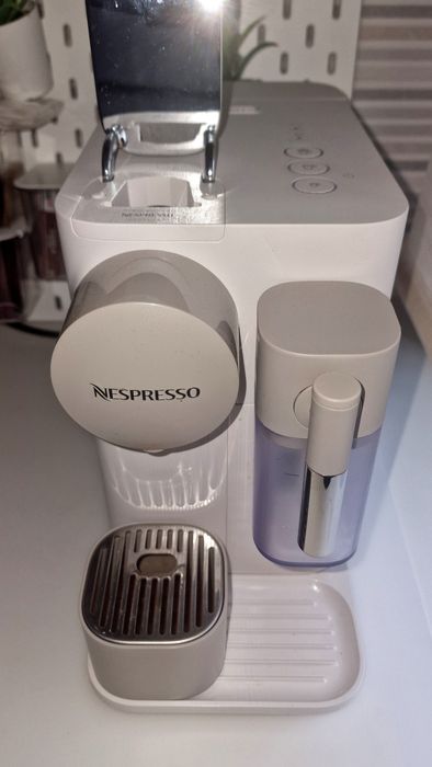 Nespresso Latissima One - oferta café e copos