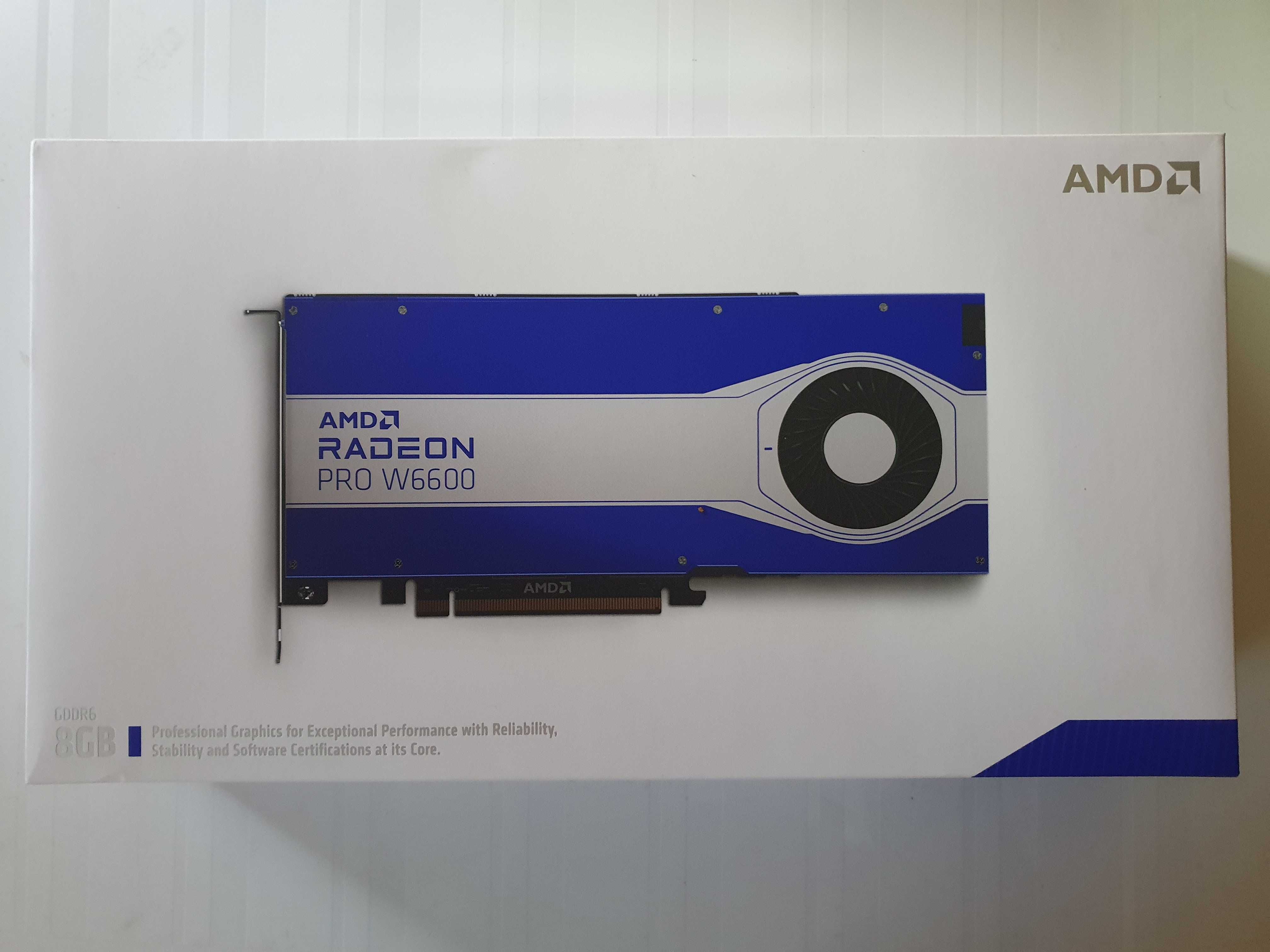 Placa gráfica profissional AMD Radeon PRO W6600