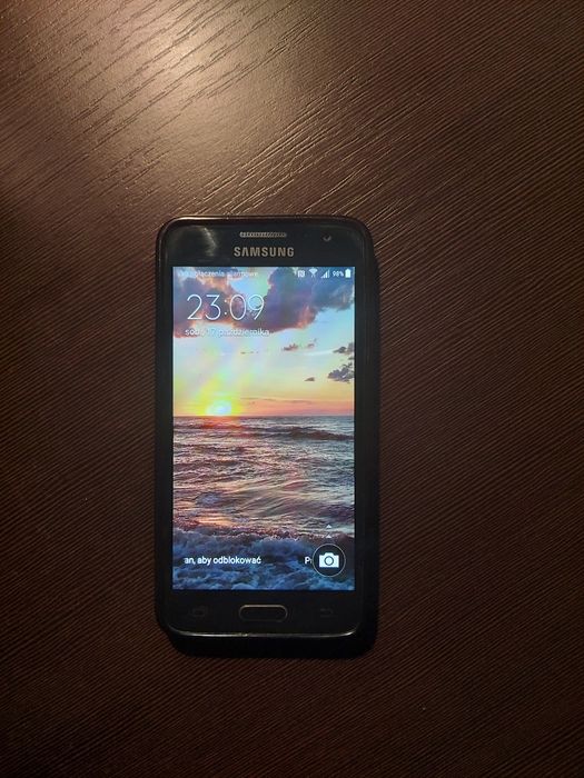 Telefon Samsung Galaxy A3 z ładowarką