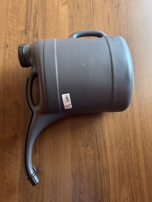 Konewka z zakrętką