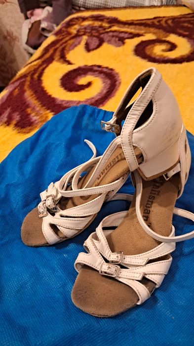 Танцювальні туфлі