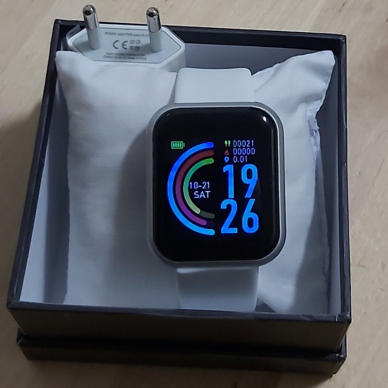 Relógio smartwatch com caixa e carregador. Personalizável. Novo