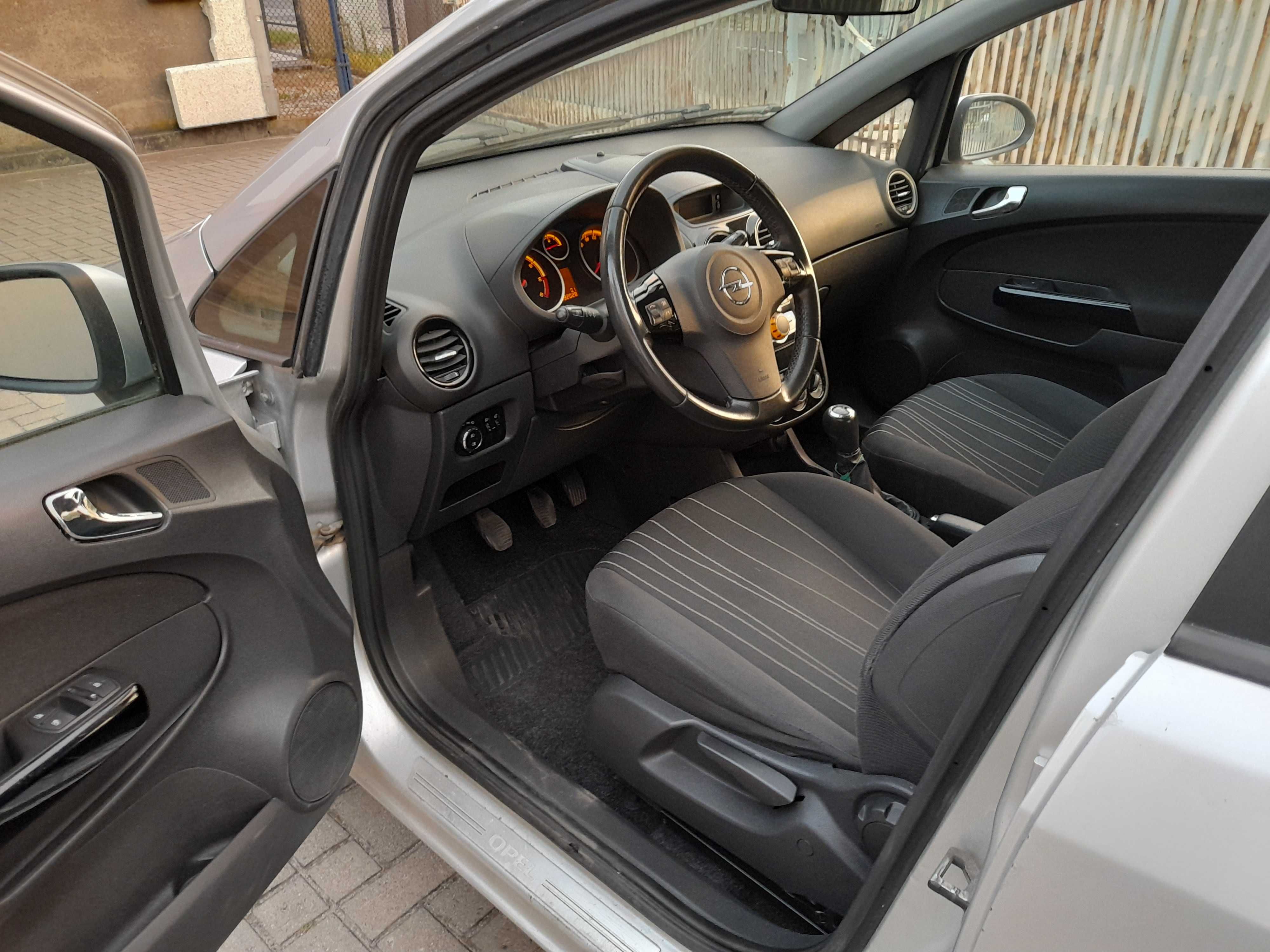 Opel Corsa D 1.3 cdti 2010r zarejestrowana 75KM ważne opłaty 192000km