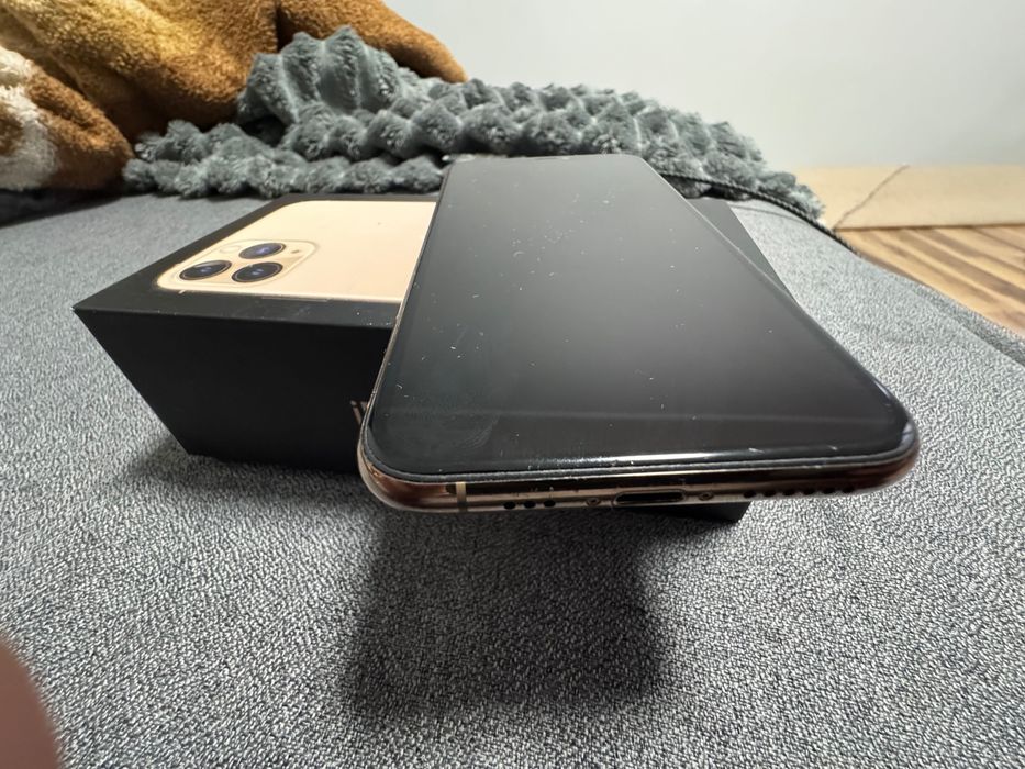 iPhone  11 pro 256 gold