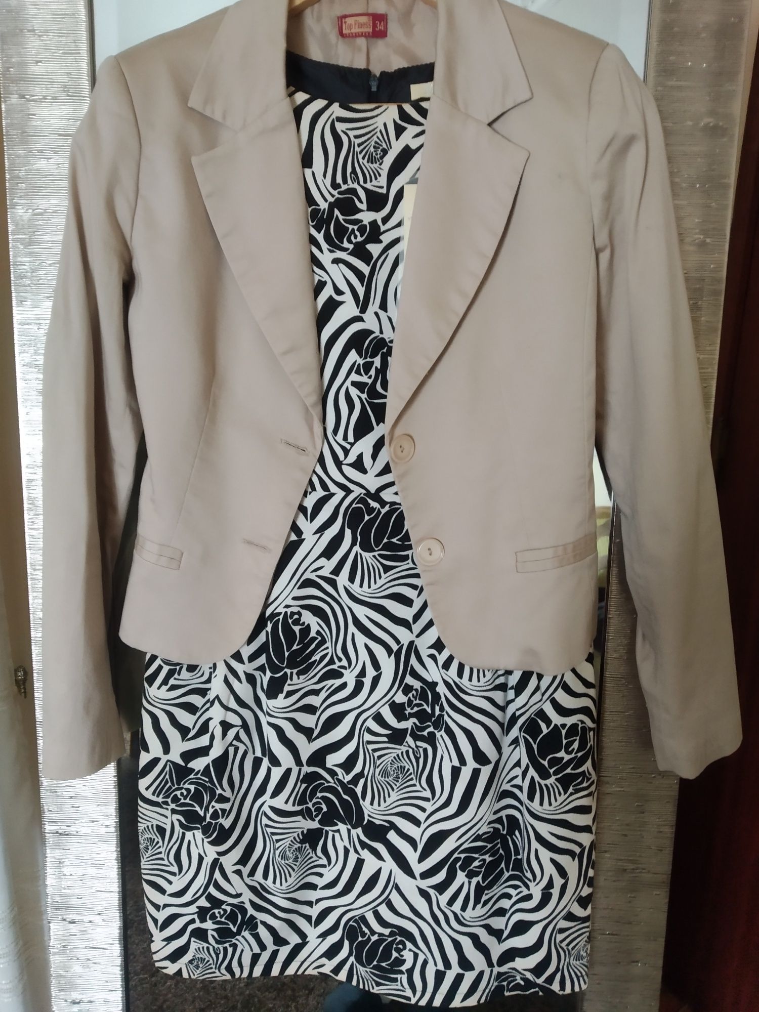 Vestido com etiqueta e blazer S/M